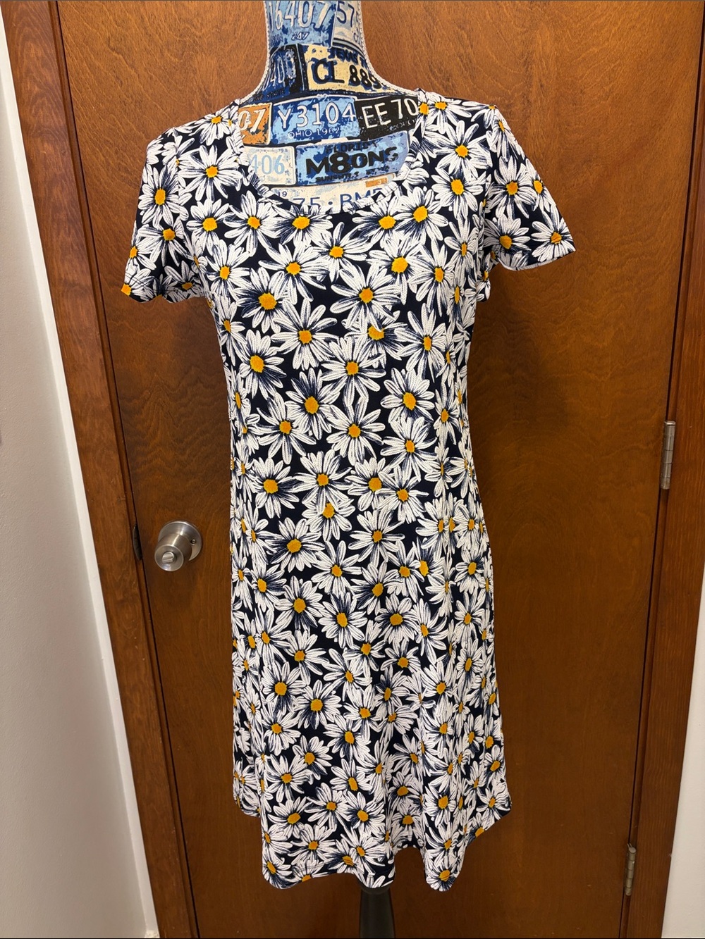 Ronni Nicole Navy Daisy Print Short Sleeve Dress size small , NWT